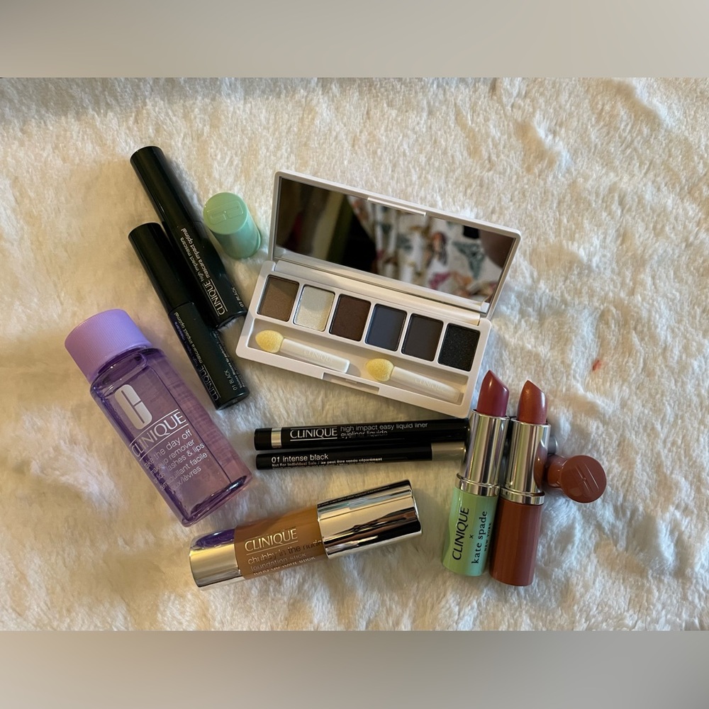 New!! Bundle of 9 pieces of Clinique Make up kit!!